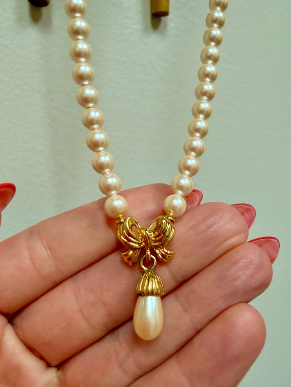 80s Vintage ⚜️ Monet Pearlescent Bead & Bow Necklace